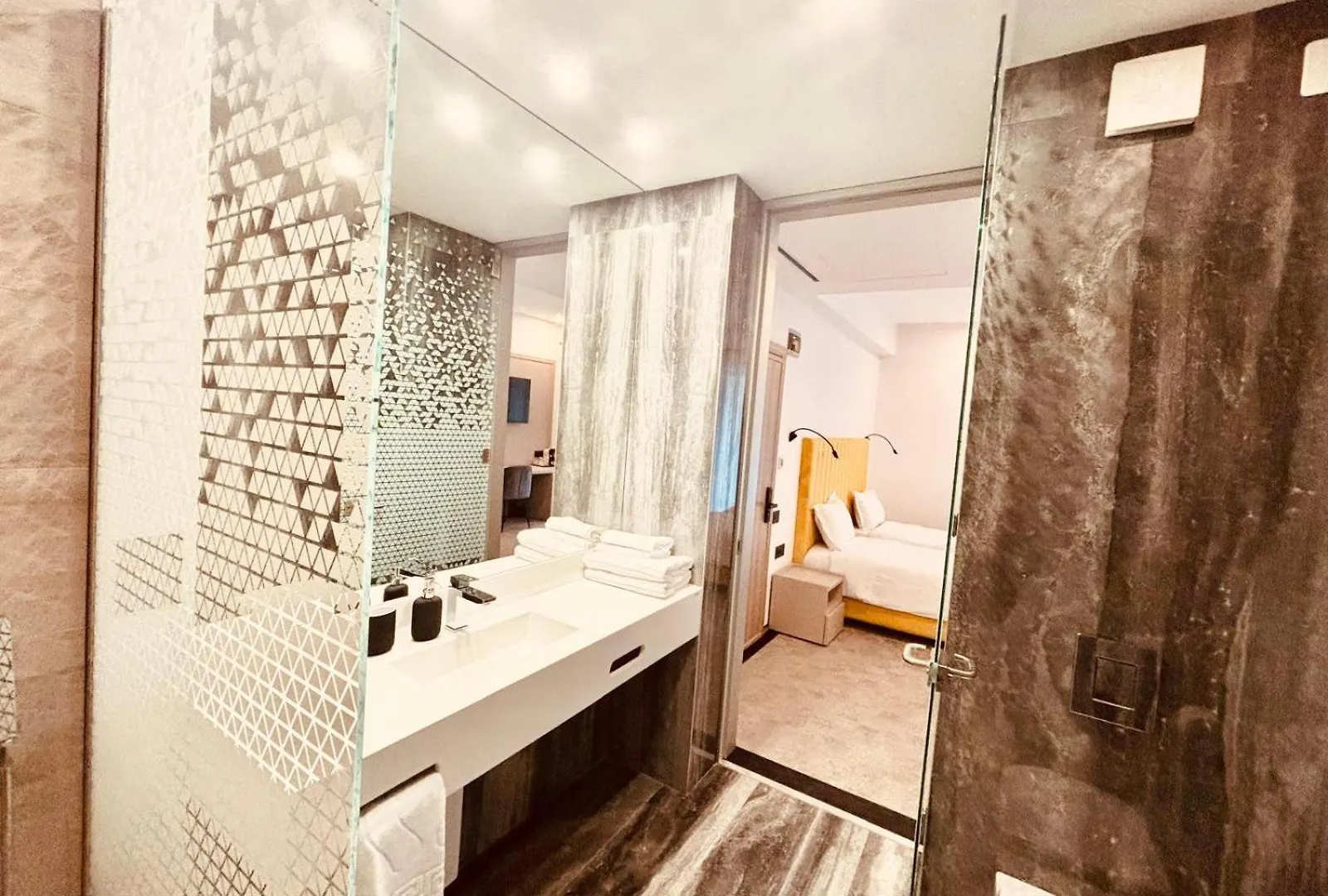 Cm111Apparthotel 부쿠레슈티 3*,