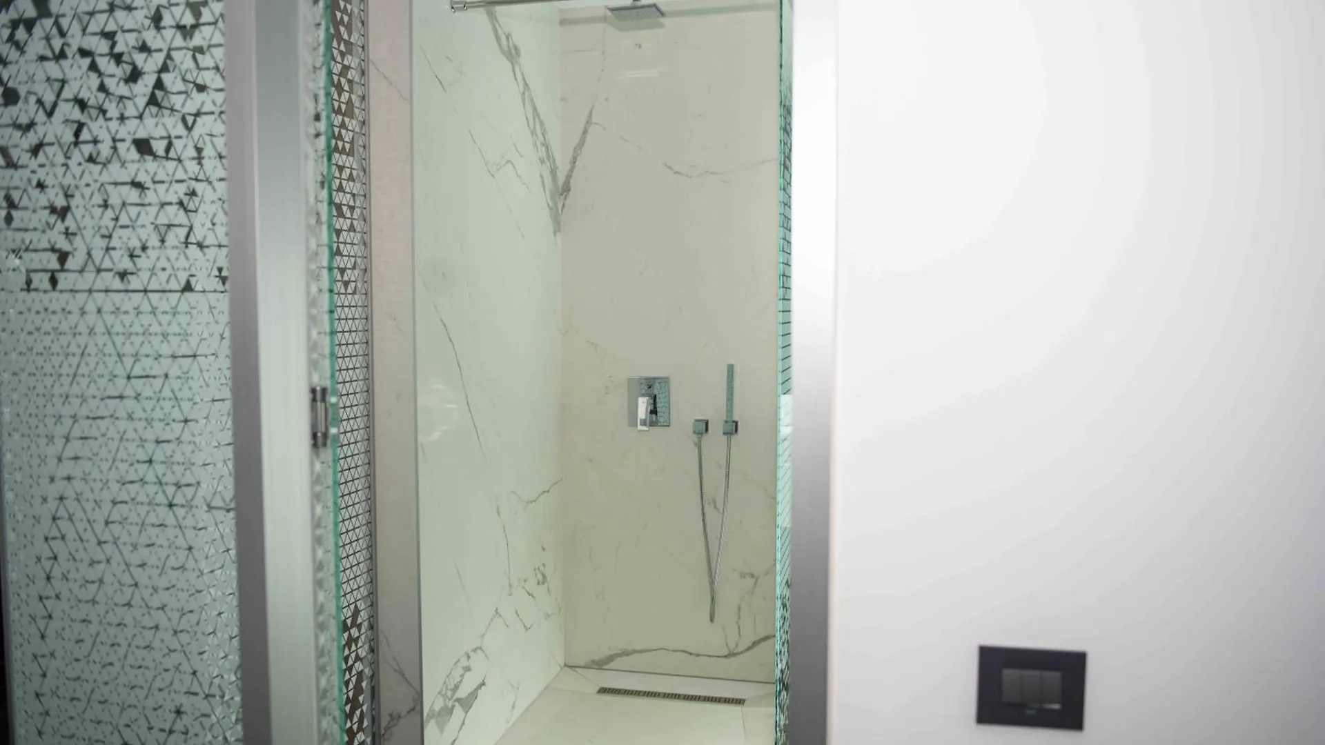 Cm111Apparthotel 부쿠레슈티 아파트호텔