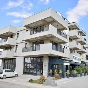 Apartment Grey, Tunarii