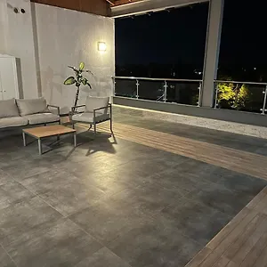 Das Penthouse Airport דירה