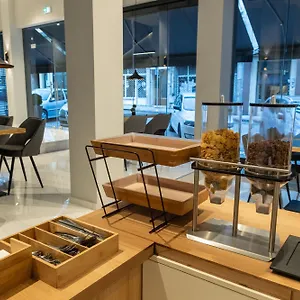 https://grand-port-suites.hotels-of-thessaloniki.com